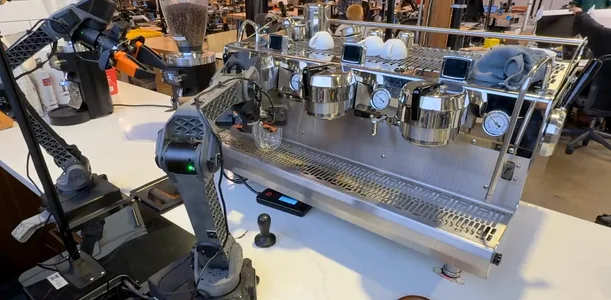 π0.7 roboty öň öwredilmedik işleri-de ýerine ýetirip başlady