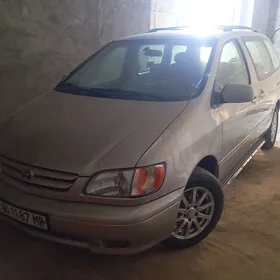 Toyota Sienna 2001