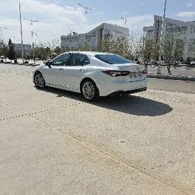 Toyota Camry 2021