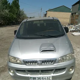 Hyundai H-1 2001