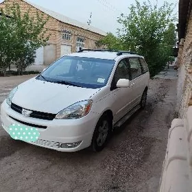 Toyota Sienna 2004