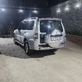 Mitsubishi Pajero 2010