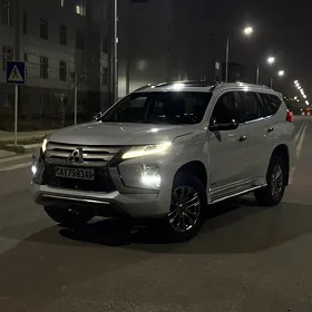 Mitsubishi Pajero 2020