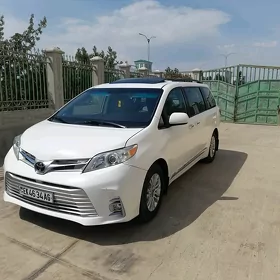 Toyota Sienna 2015
