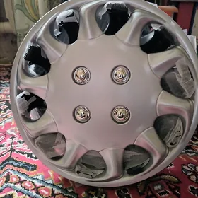 Колпаки для колес автомобиля