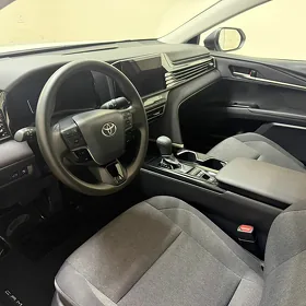 Toyota Camry Hybrid 2025