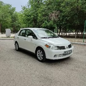 Nissan Tiida 2008