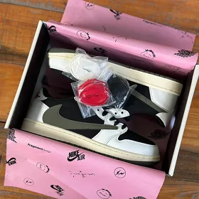 nike travis krasowka