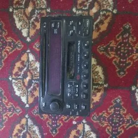 кия.  магнитофон