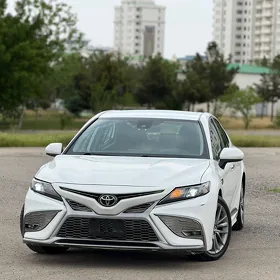 Toyota Camry 2021