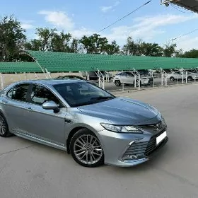 Toyota Camry 2021