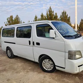 Nissan Urvan 2003