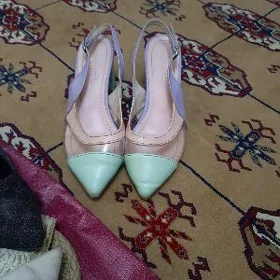 босоножки и шлёпки