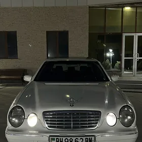 Mercedes-Benz E320 2002