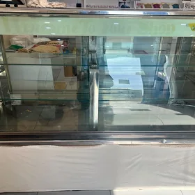 Витрина кондитерская