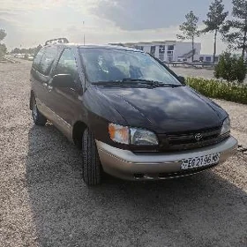 Toyota Sienna 1999