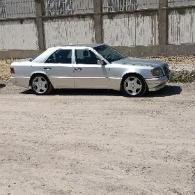 Mercedes-Benz E320 1992