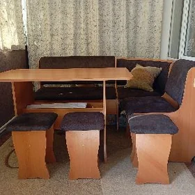 Мягкий уголок со столом