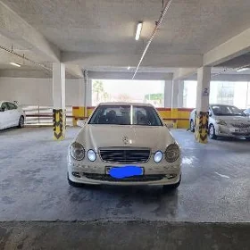 Mercedes-Benz E350 2005