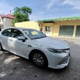 Toyota Camry Hybrid 2021