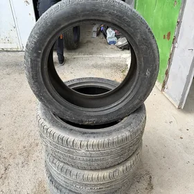 Teker Pirelli 235/50/18
