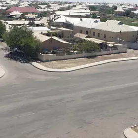 плановым дом с двором.