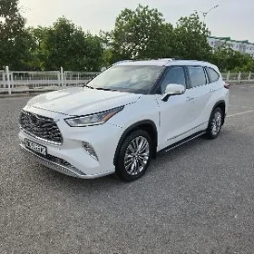 Toyota Highlander 2021