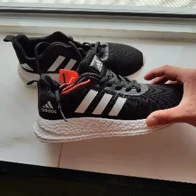 Кроссовки adidas