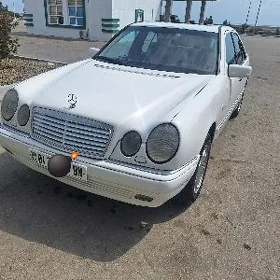 Mercedes-Benz W212 1998