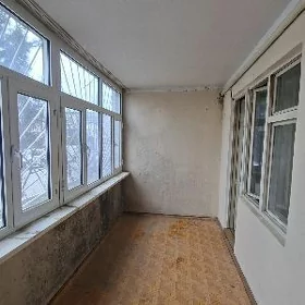 11 мкр 3 комнатная 1/4 этаж