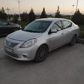 Nissan Versa 2011