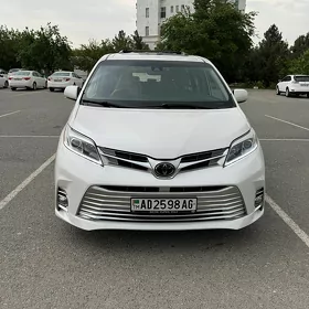 Toyota Sienna 2019