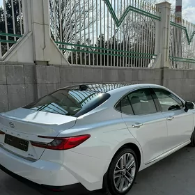 Toyota Camry Hybrid 2025