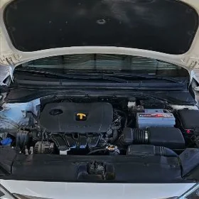 Hyundai Elantra 2020