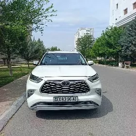Toyota Highlander 2021