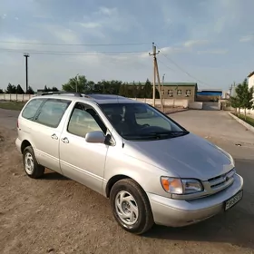 Toyota Sienna 2000