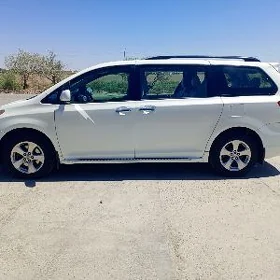 Toyota Sienna 2011