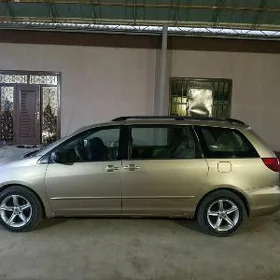 Toyota Sienna 2004