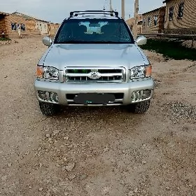 Nissan Pathfinder 2000