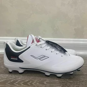 футбольные бутсы