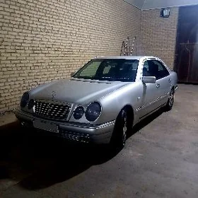 Mercedes-Benz E320 2001