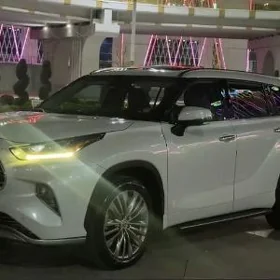 Toyota Highlander 2021