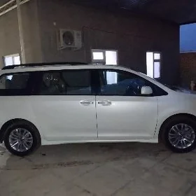 Toyota Sienna 2019