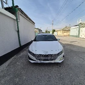 Hyundai Elantra 2021