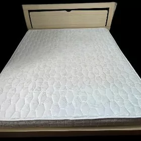 Кровать с матрасом