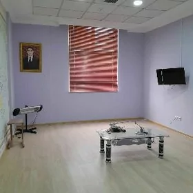 ОФИС ПО АЙТАКОВА - 100М2