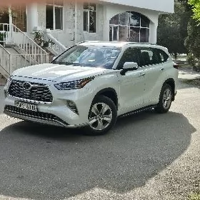 Toyota Highlander 2021