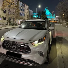 Toyota Highlander 2020