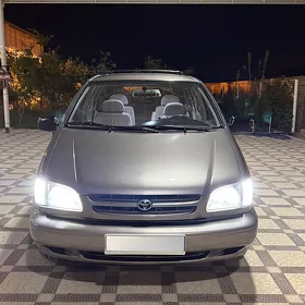 Toyota Sienna 1999