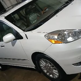Toyota Sienna 2004